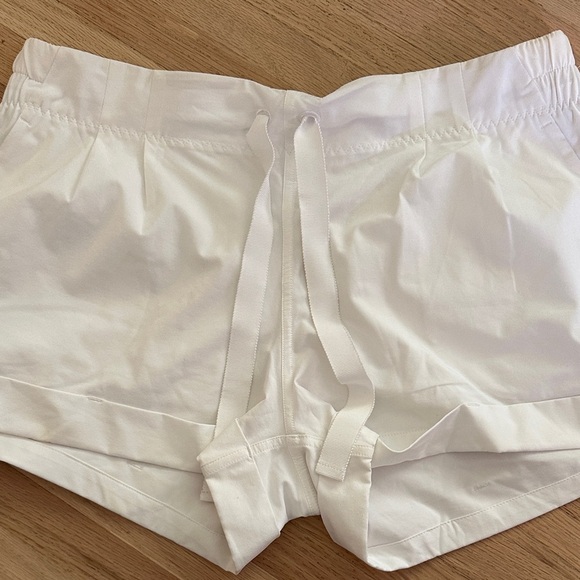 Lululemon Spring Breakaway Shorts - Size 12 Brand New White Women's Shorts - Picture 4 of 11